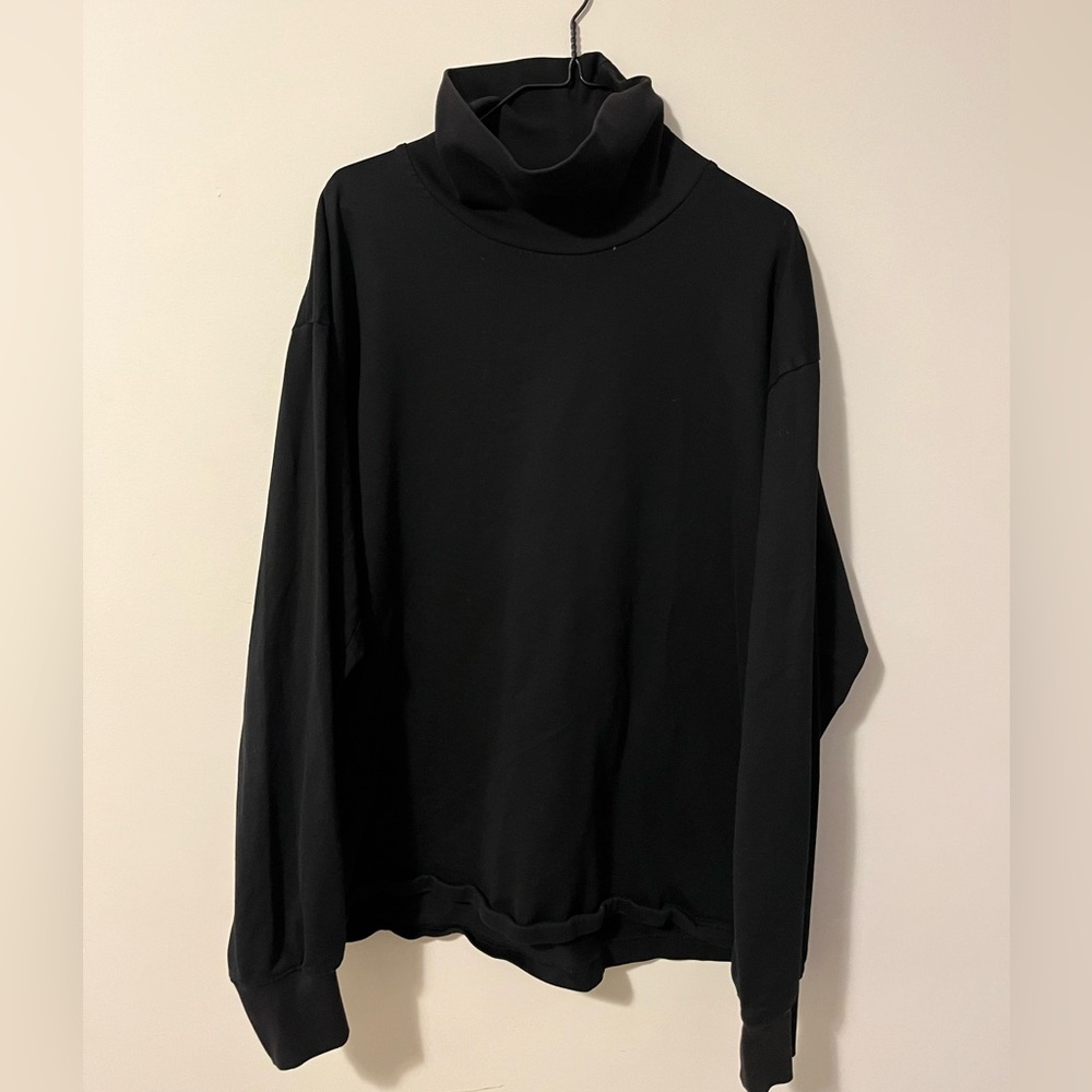 Uniqlo Men’s Mockneck long sleeve shirt